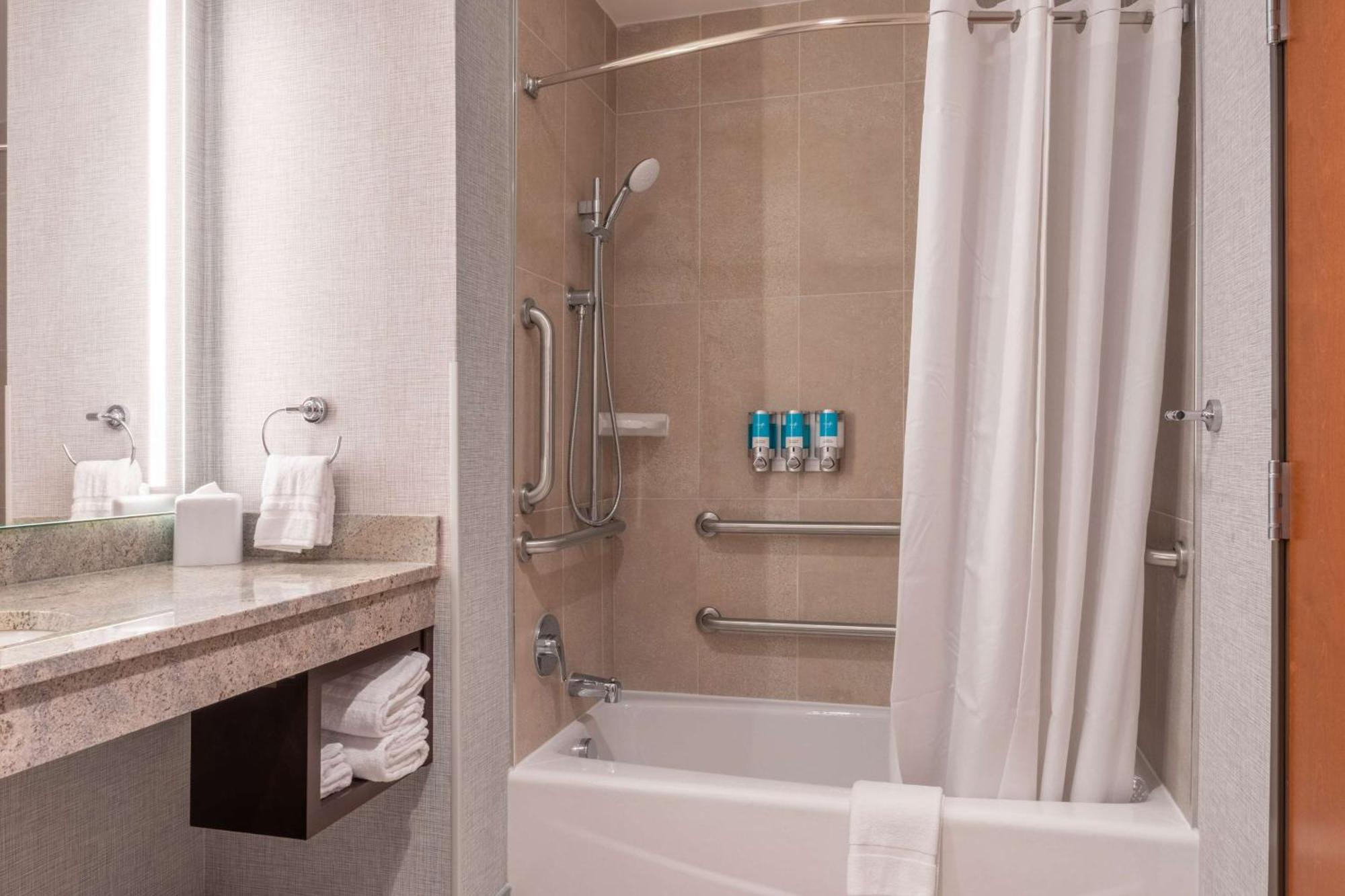 Drury Plaza Hotel คอลเลจสเตชัน ภายนอก รูปภาพ
