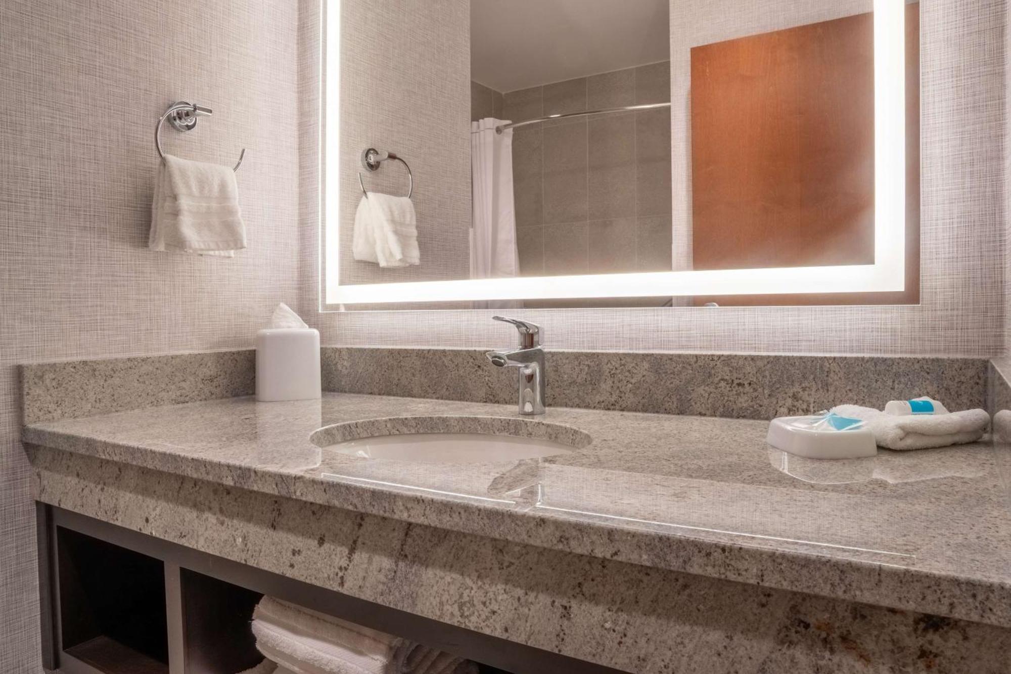 Drury Plaza Hotel คอลเลจสเตชัน ภายนอก รูปภาพ